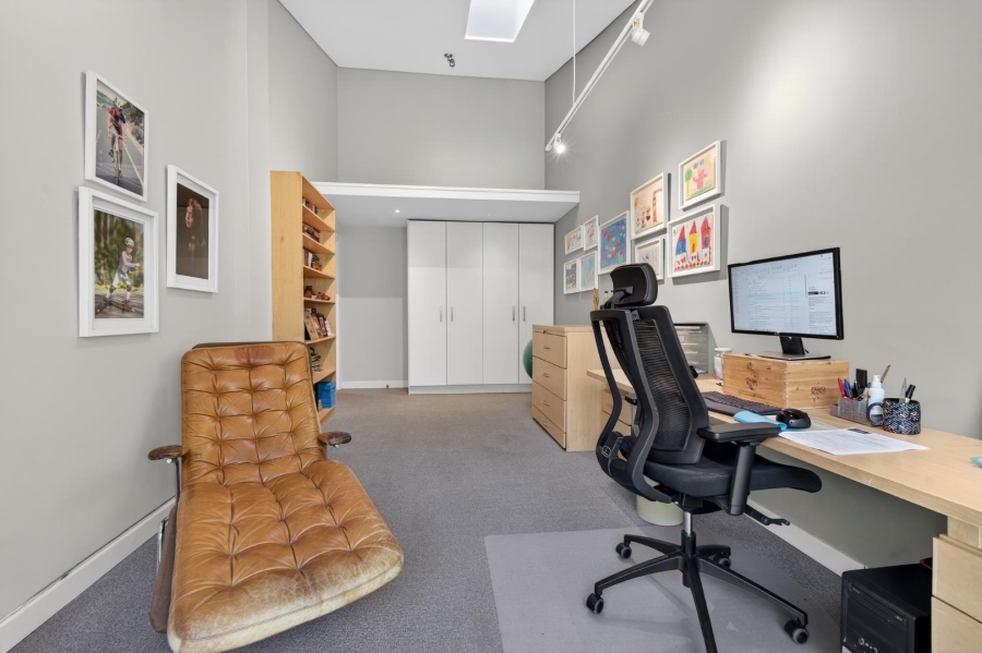 3 Bedroom Property for Sale in Vredehoek Western Cape